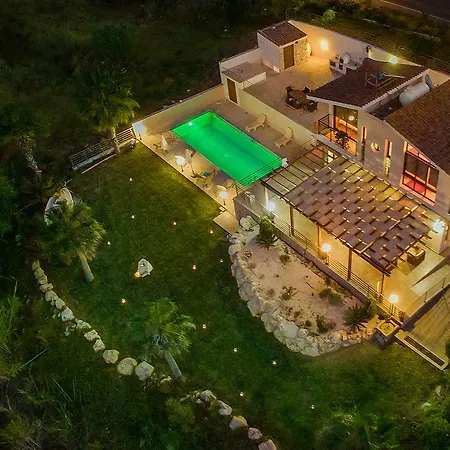 Kallinousa ポモス